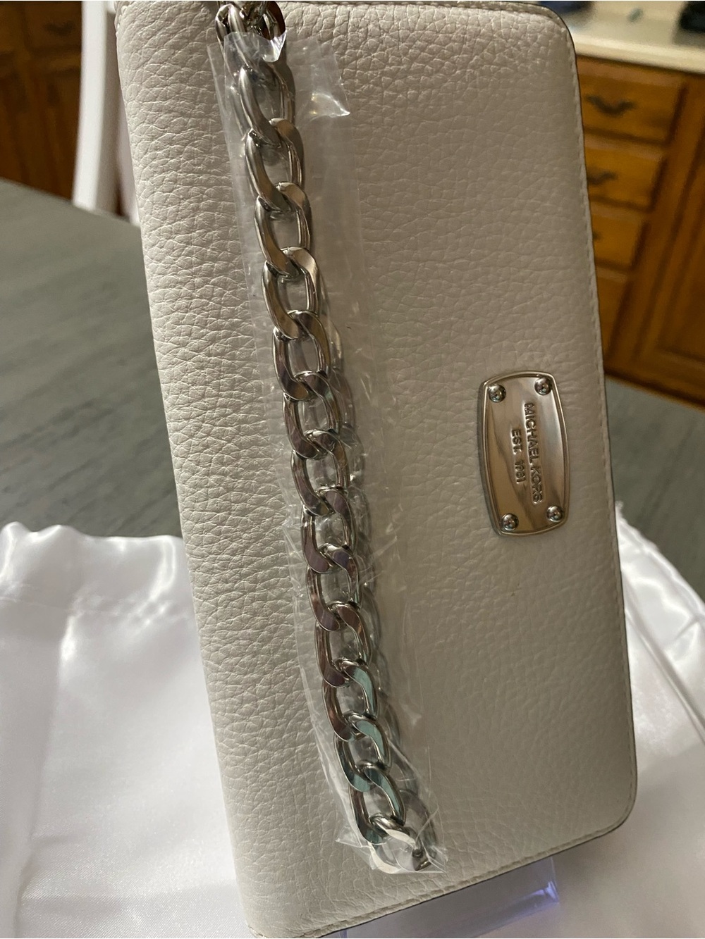 Michael Kors White Zip Around Wallet - Picture 10 of 16